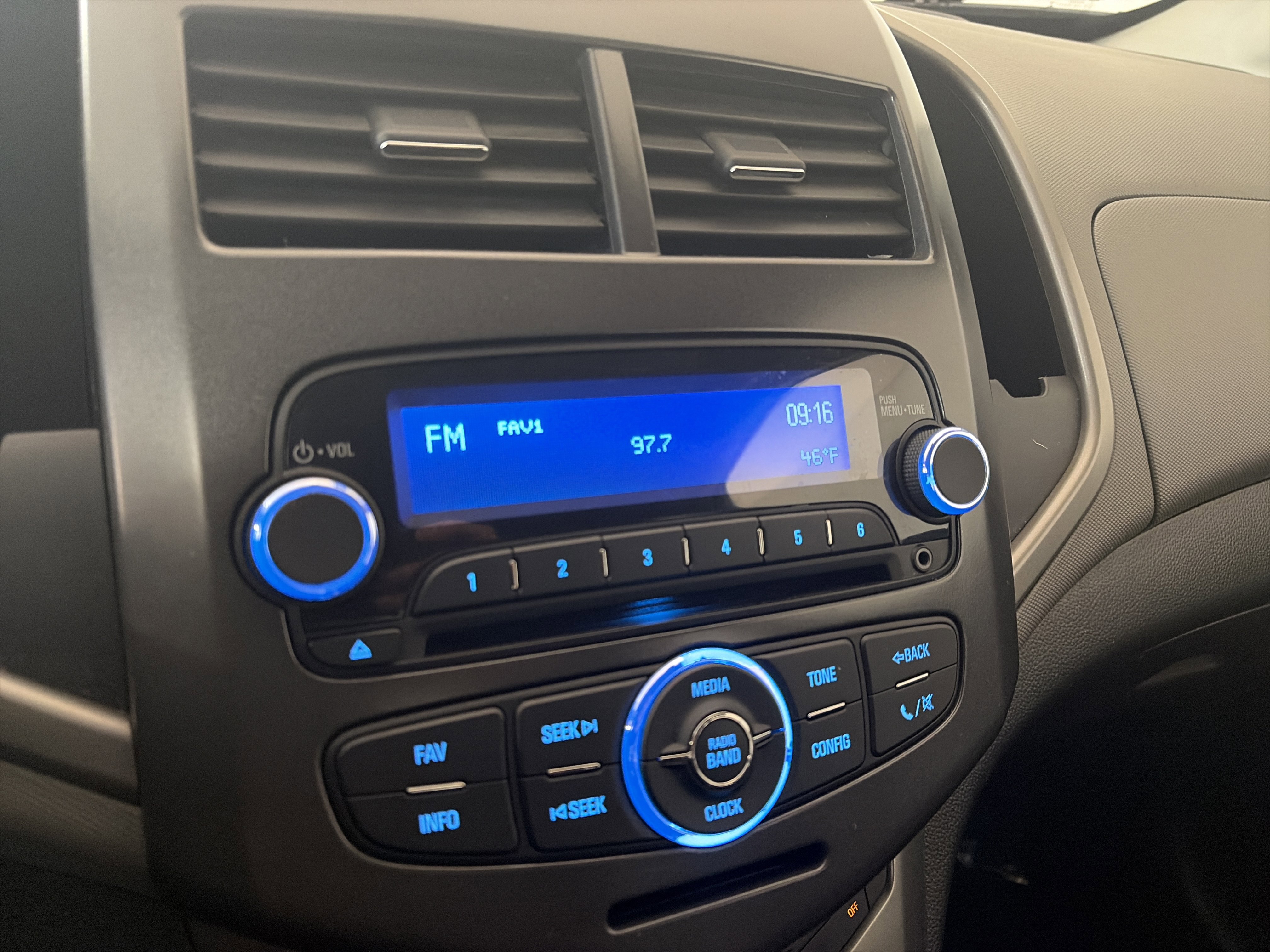 Used 2015 Chevrolet Sonic LT image 20
