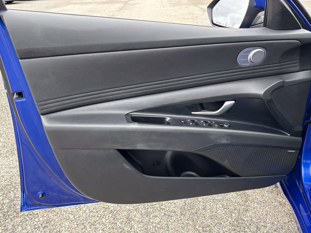 Used 2025 Hyundai Elantra Limited image 15