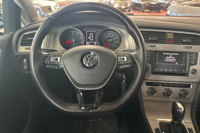 Used 2016 Volkswagen Golf S image 17