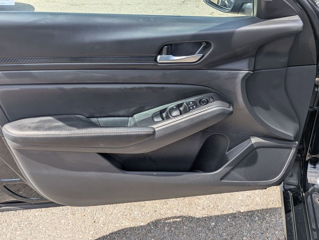 Used 2025 Nissan Altima 2.5 SV image 11