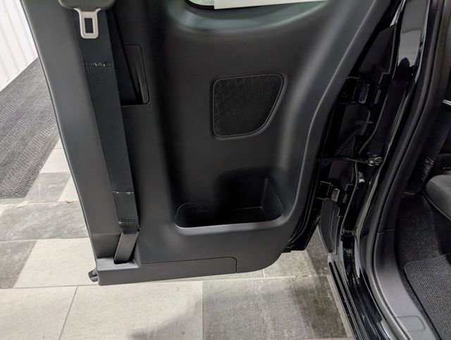 Used 2025 Nissan Frontier SV image 22