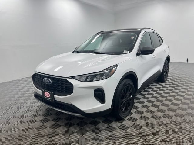 Used 2023 Ford Escape Active w/ Tech Pack #1 AWD/4WD image 2