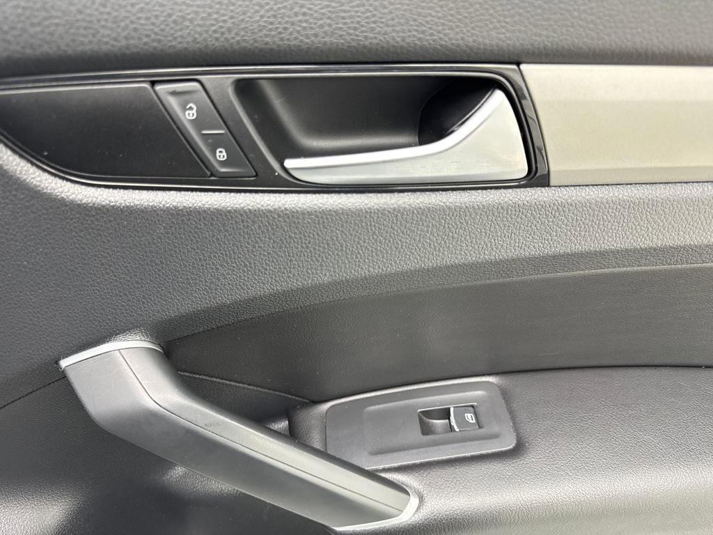 Used 2022 Volkswagen Passat 2.0T SE FWD image 47