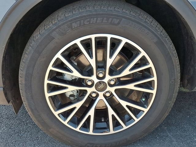 Certified 2025 Ford Escape SE image 10