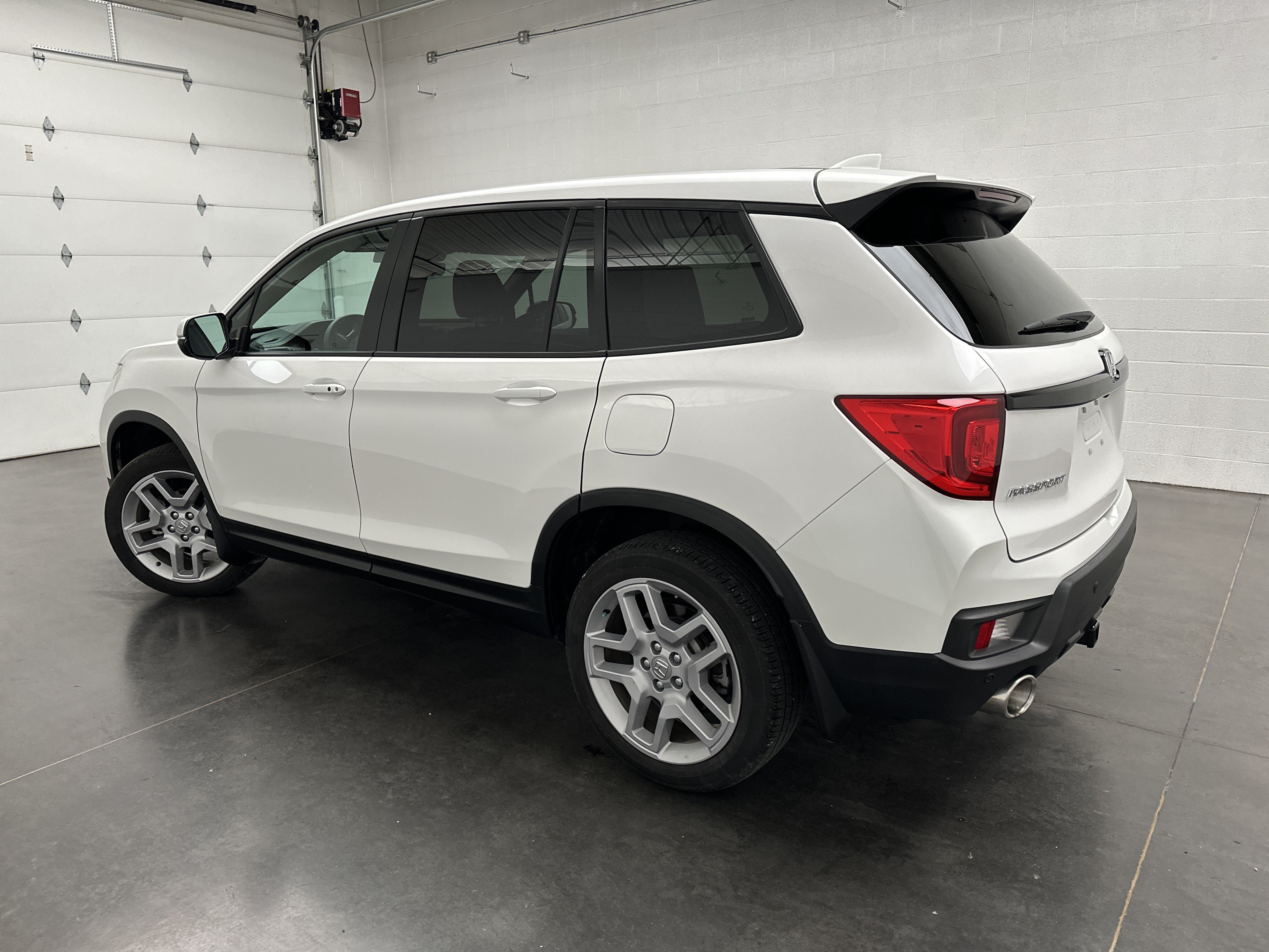 Used 2024 Honda Passport EX-L image 6