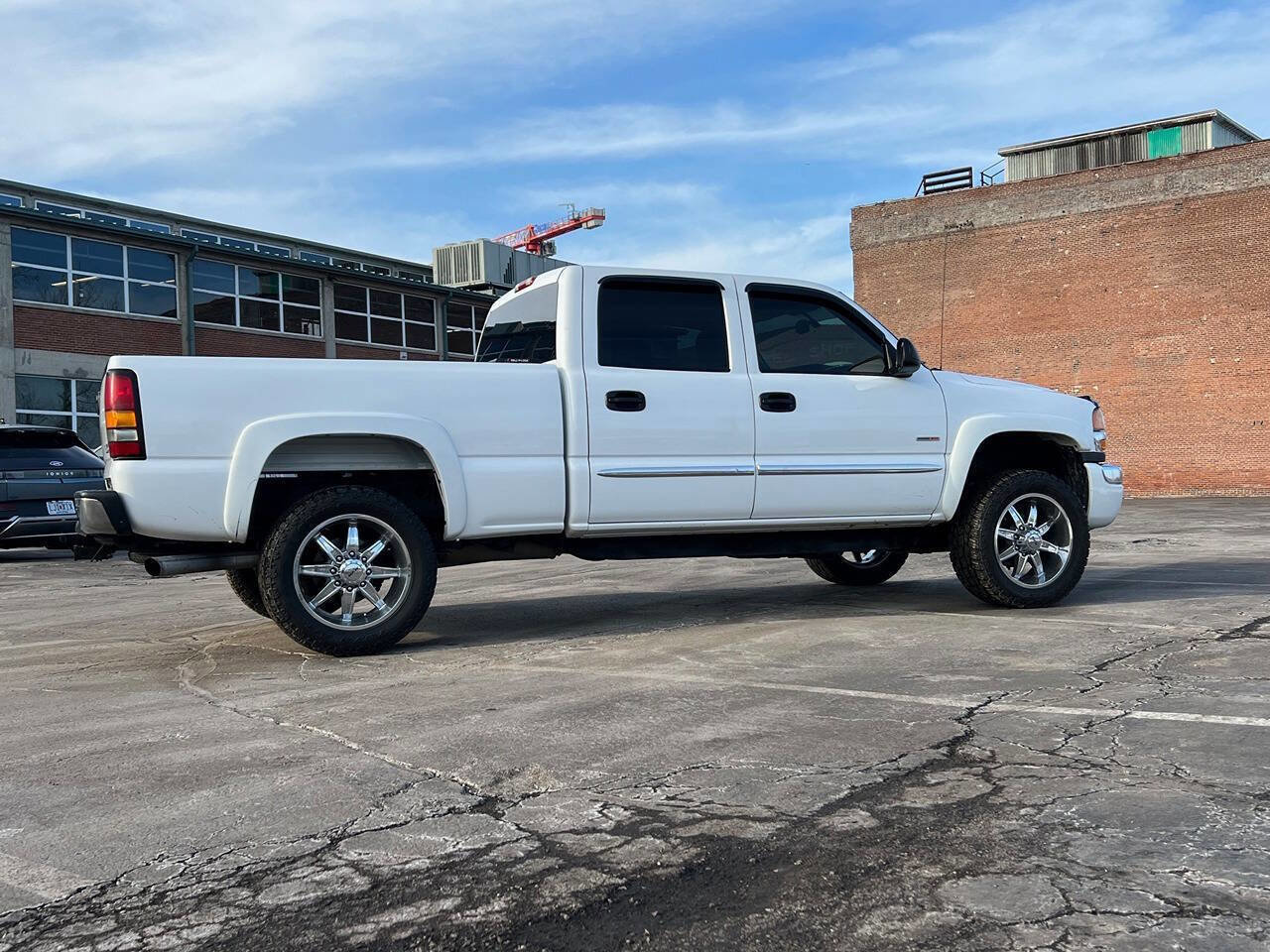 Used 2004 GMC Sierra 2500 SLE w/ Heavy-Duty Power Package AWD/4WD image 3
