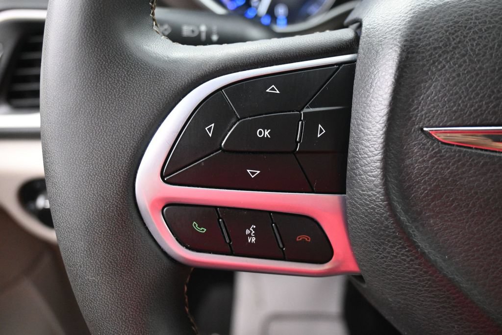 Used 2022 Chrysler Voyager LX FWD image 19