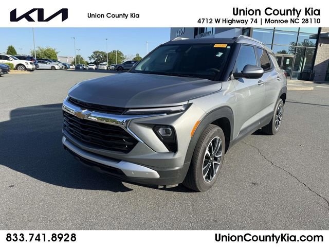 Used 2024 Chevrolet TrailBlazer LT FWD image 1