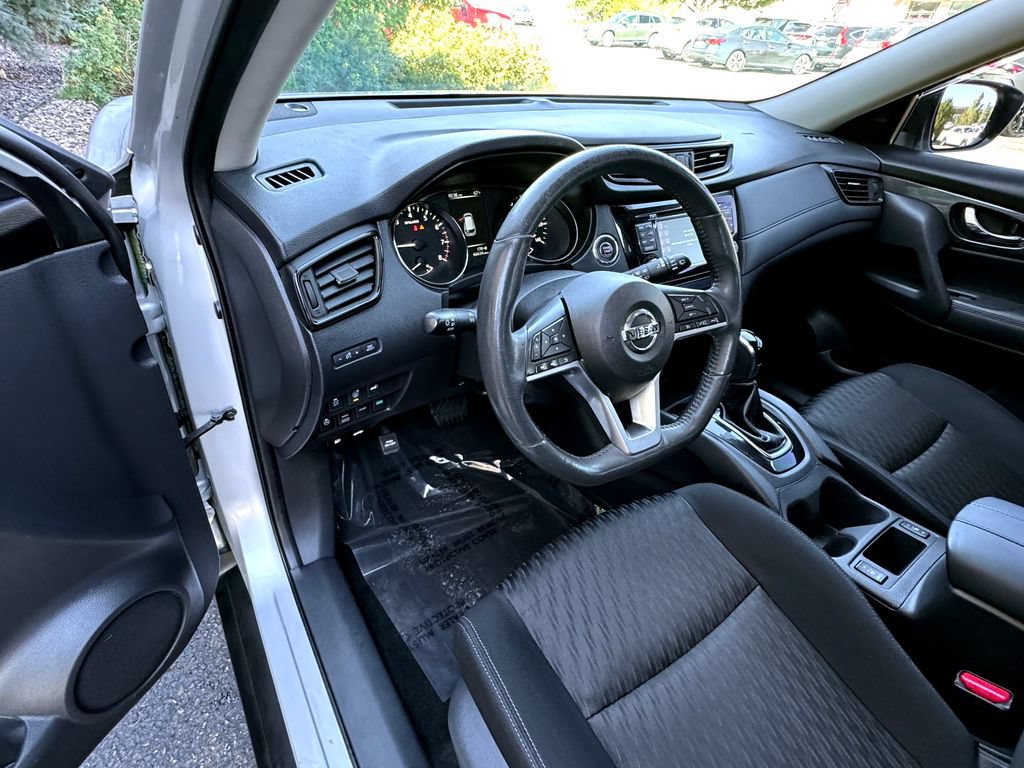 Used 2017 Nissan Rogue SV w/ SV Premium Package AWD/4WD image 28