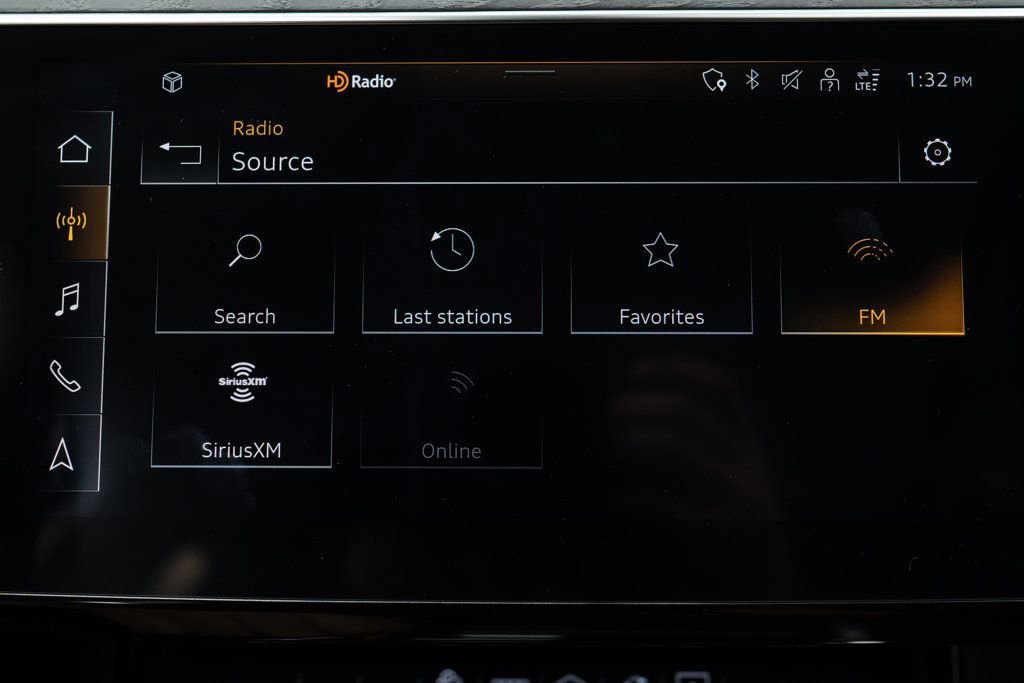 Used 2021 Audi e-tron Premium Plus w/ Premium Plus Package image 31