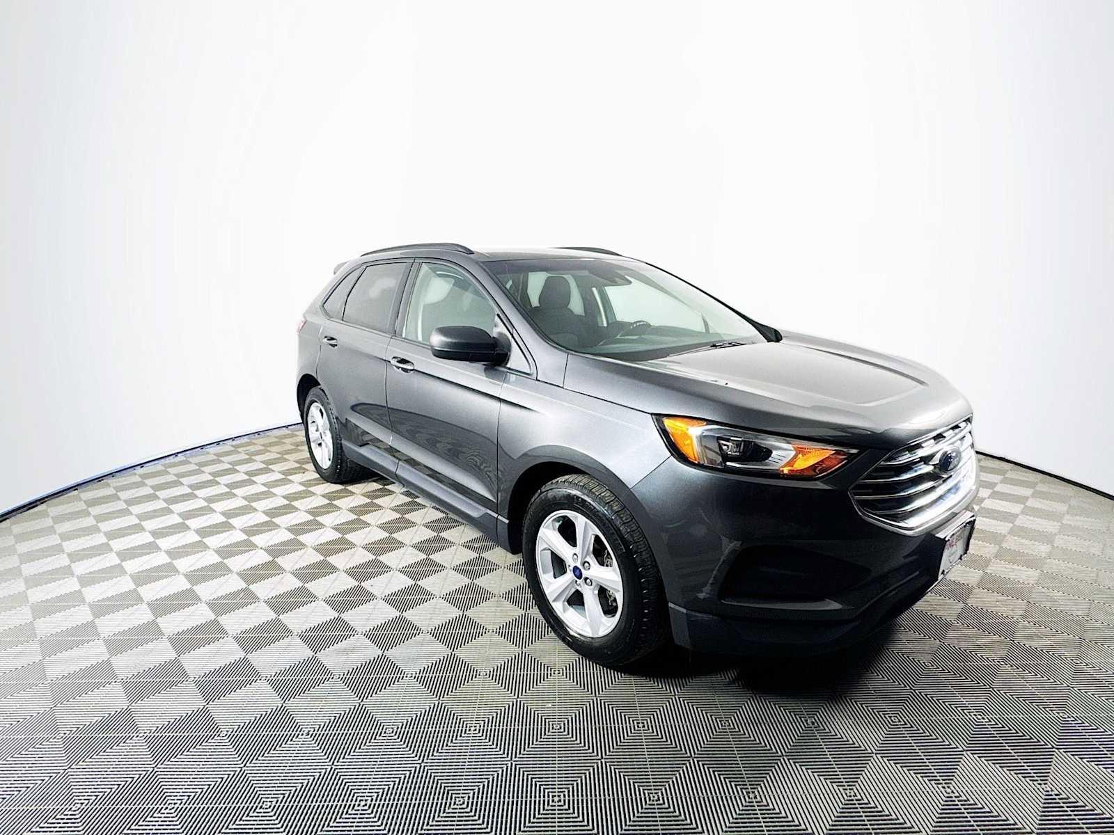 Used 2020 Ford Edge SE AWD/4WD image 3