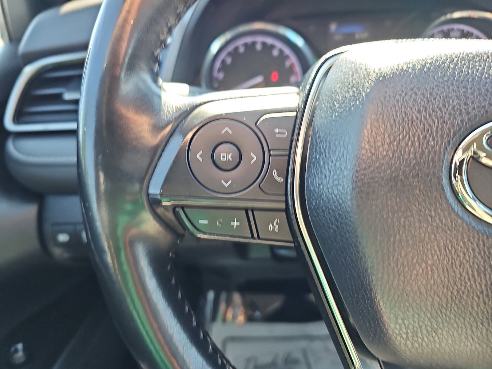 Used 2019 Toyota Camry SE w/ Convenience Package FWD image 19
