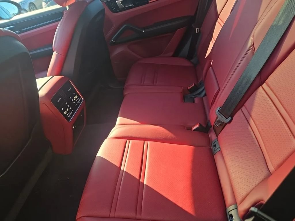 Used 2019 Porsche Cayenne AWD/4WD image 5