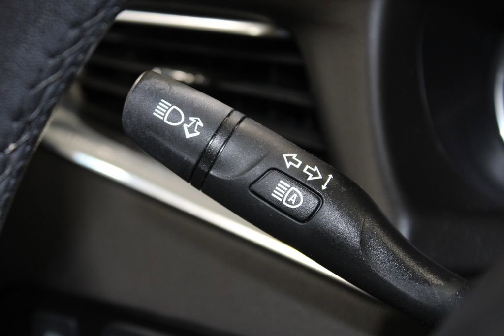 Used 2020 Buick Enclave Premium w/ Sun and Sites Package image 24