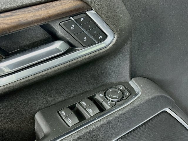 Used 2025 GMC Sierra 1500 SLT AWD/4WD image 19
