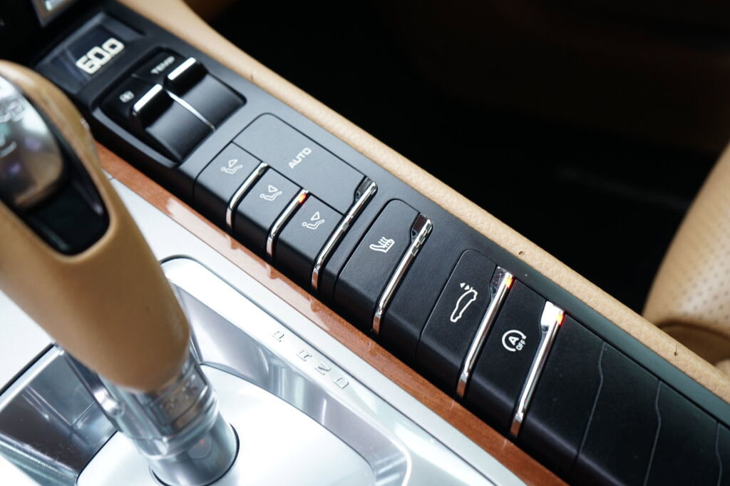 Used 2011 Porsche Panamera 4 image 27