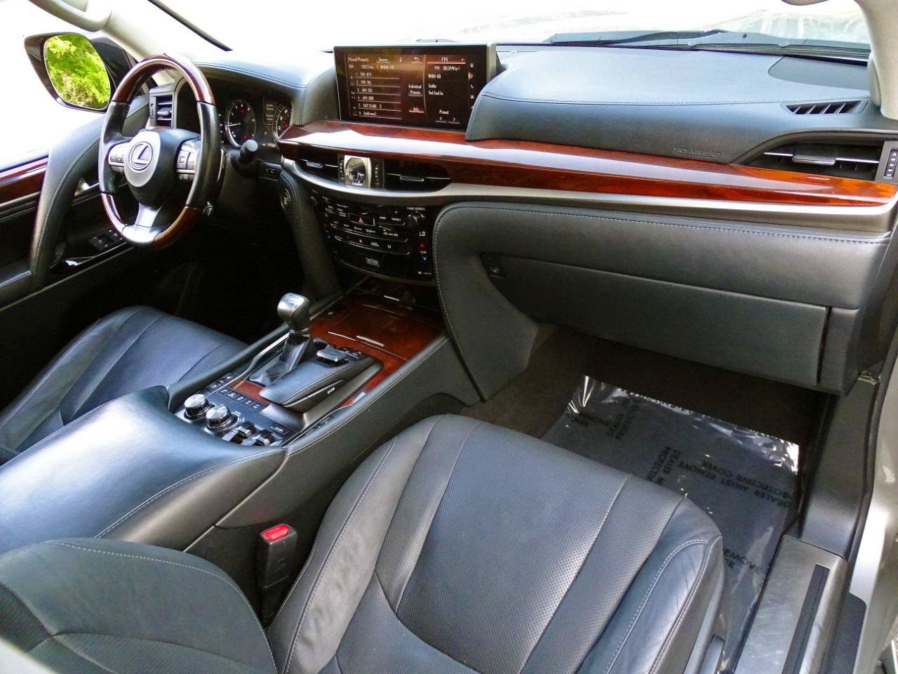 Used 2019 Lexus LX 570 4WD w/ Luxury Package image 39