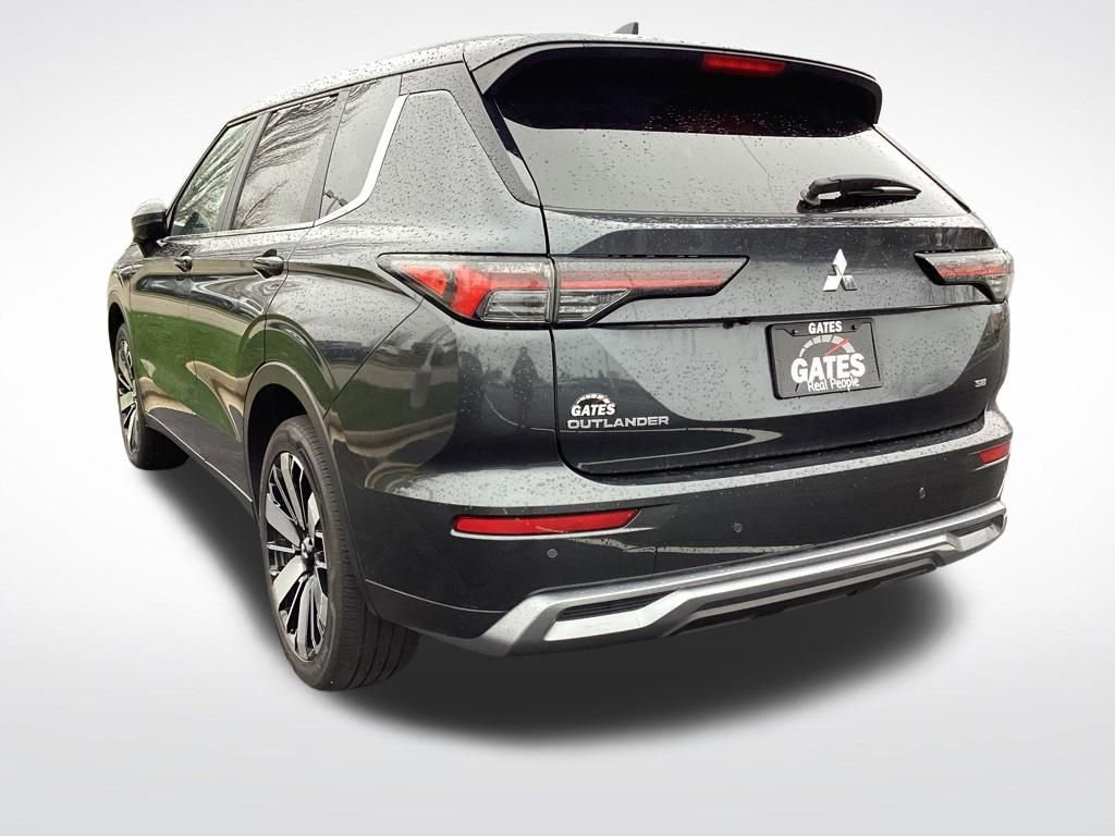 Used 2025 Mitsubishi Outlander AWD image 7