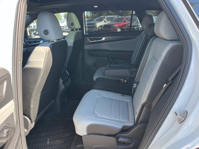 Used 2024 Volkswagen Atlas Cross Sport SEL AWD/4WD image 30