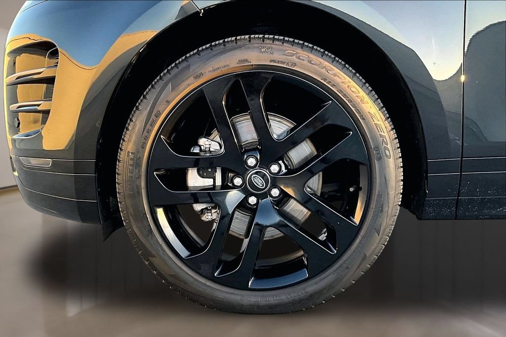 Certified 2024 Land Rover Range Rover Evoque Dynamic SE AWD/4WD image 32