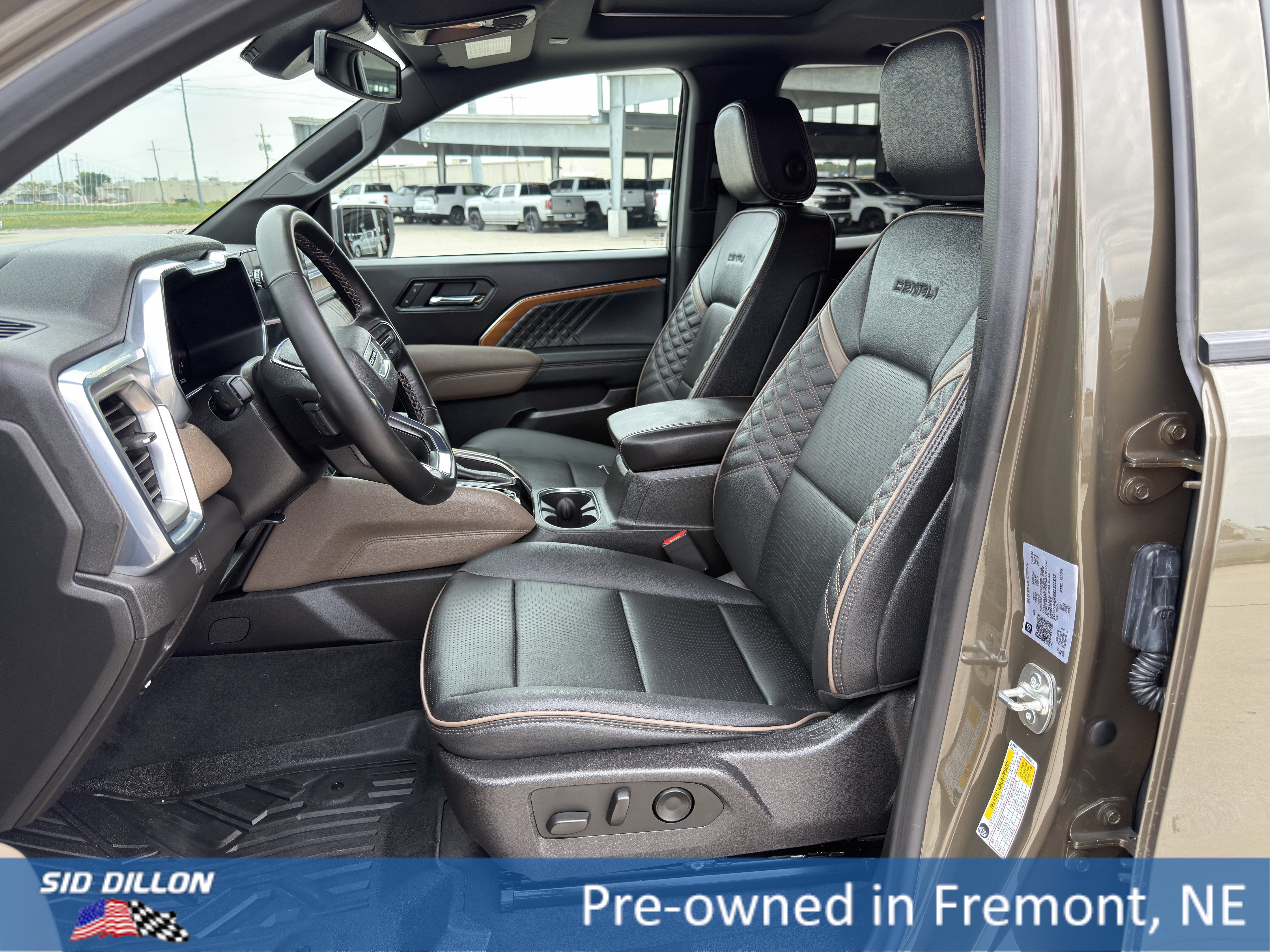 Certified 2025 GMC Canyon Denali AWD/4WD image 13