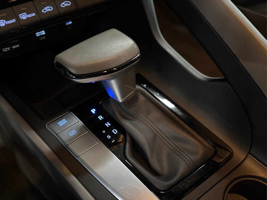 Certified 2025 Hyundai Elantra Sport image 32