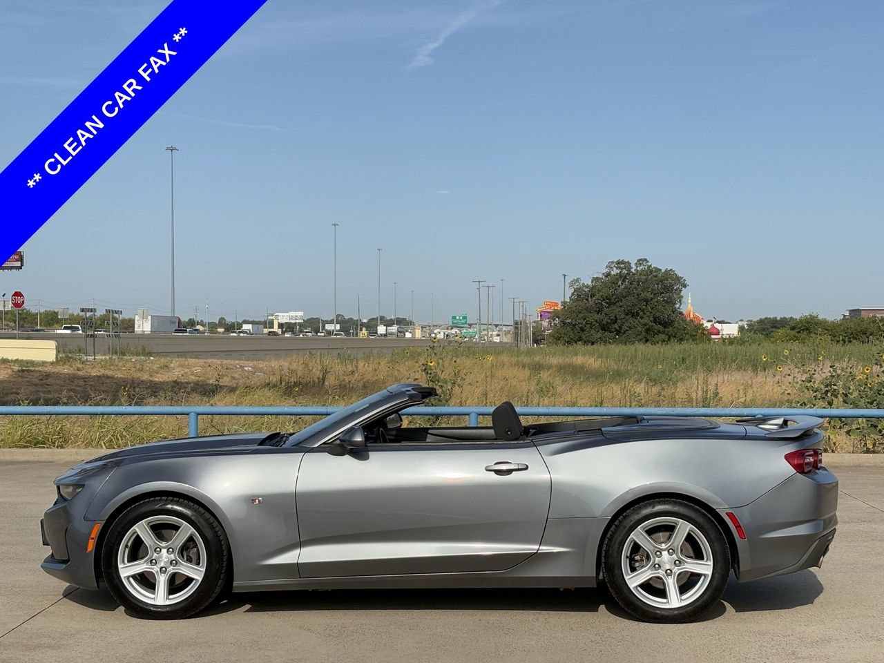 Used 2020 Chevrolet Camaro LT RWD image 3