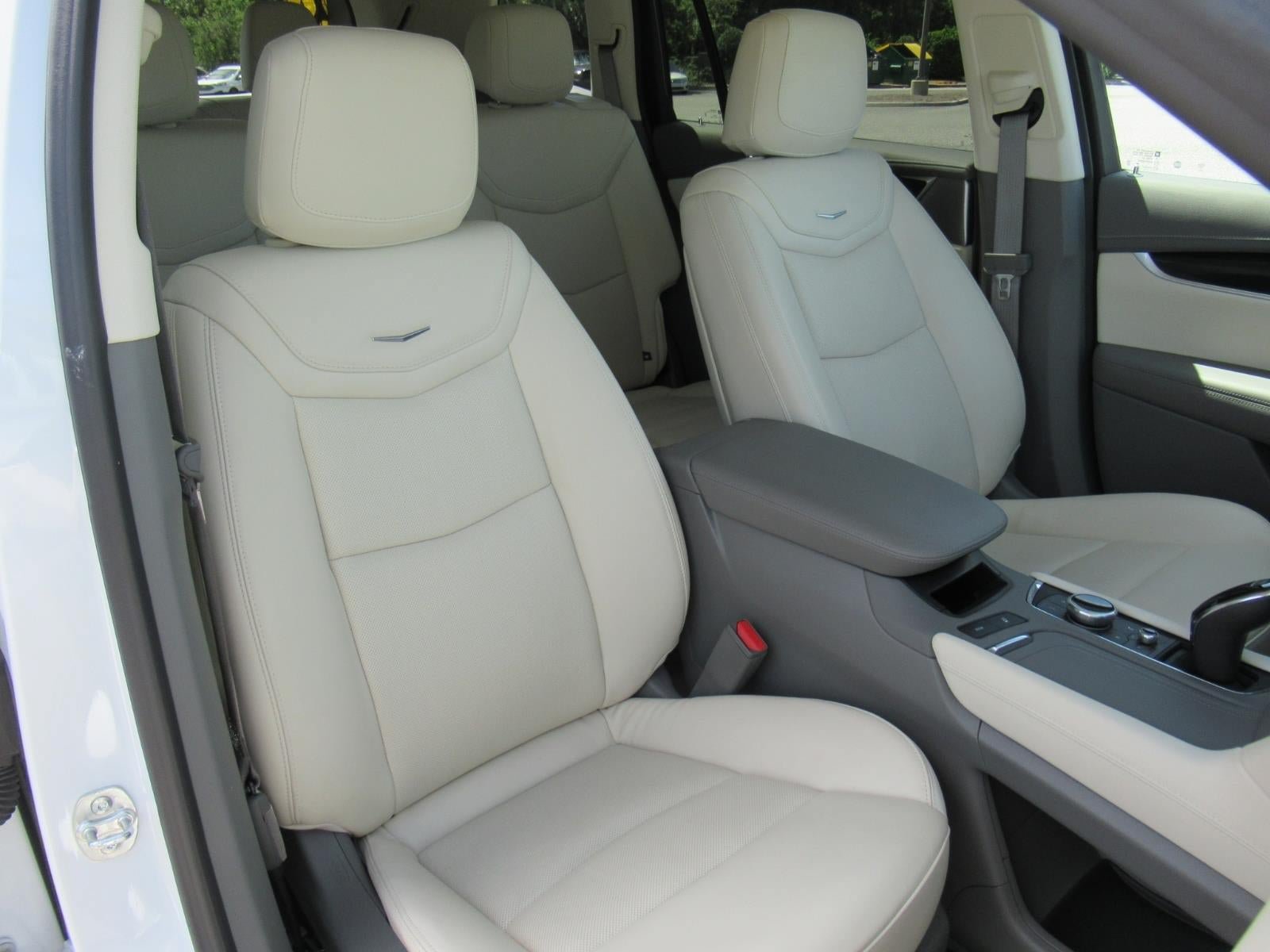 Used 2024 Cadillac XT6 Premium Luxury w/ Technology Package AWD/4WD image 9