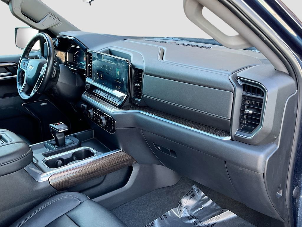 Used 2022 Chevrolet Silverado 1500 LT Trail Boss w/ LT Trail Boss Premium Package AWD/4WD image 31