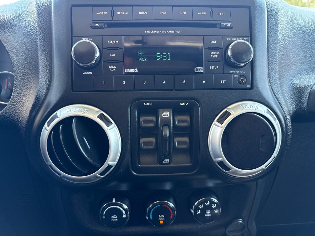 Used 2018 Jeep Wrangler Unlimited Sahara AWD/4WD image 22