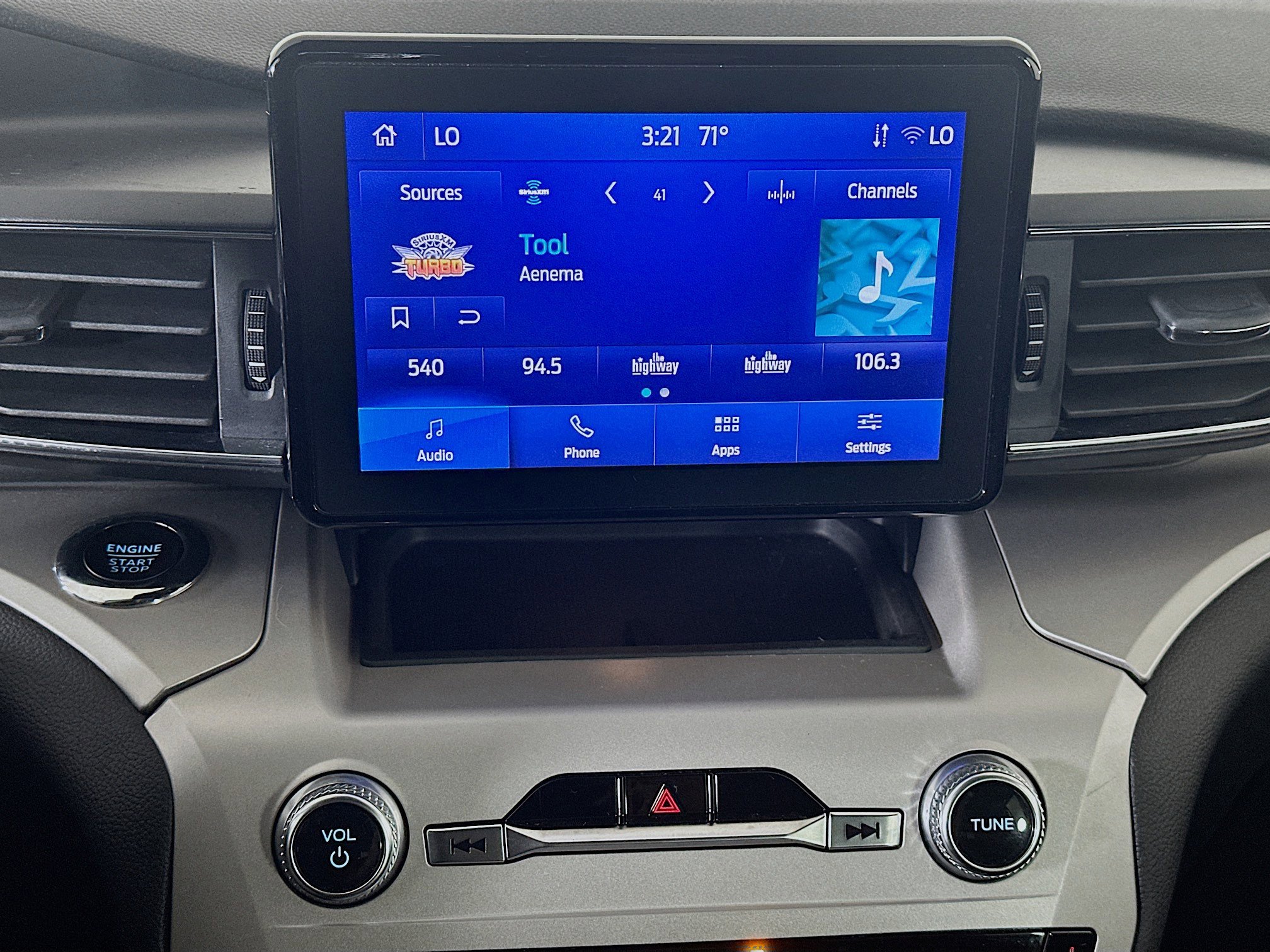 Used 2024 Ford Explorer XLT w/ Equipment Group 202A image 21