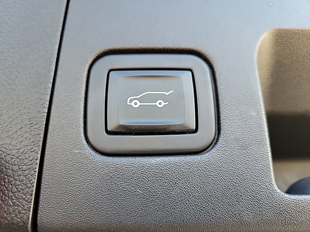 Used 2020 Cadillac XT4 Premium Luxury w/ Cold Weather Package image 23