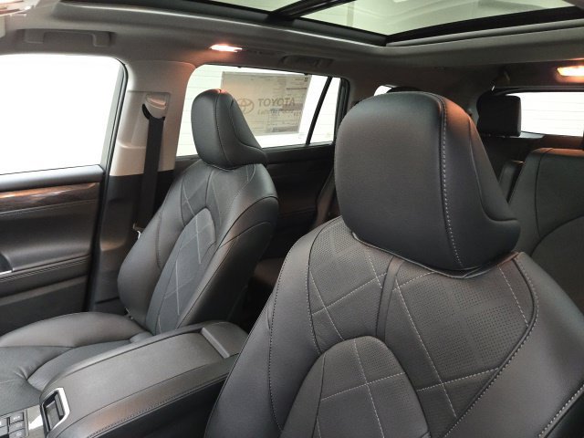 New 2026 Toyota Highlander Platinum AWD/4WD image 21