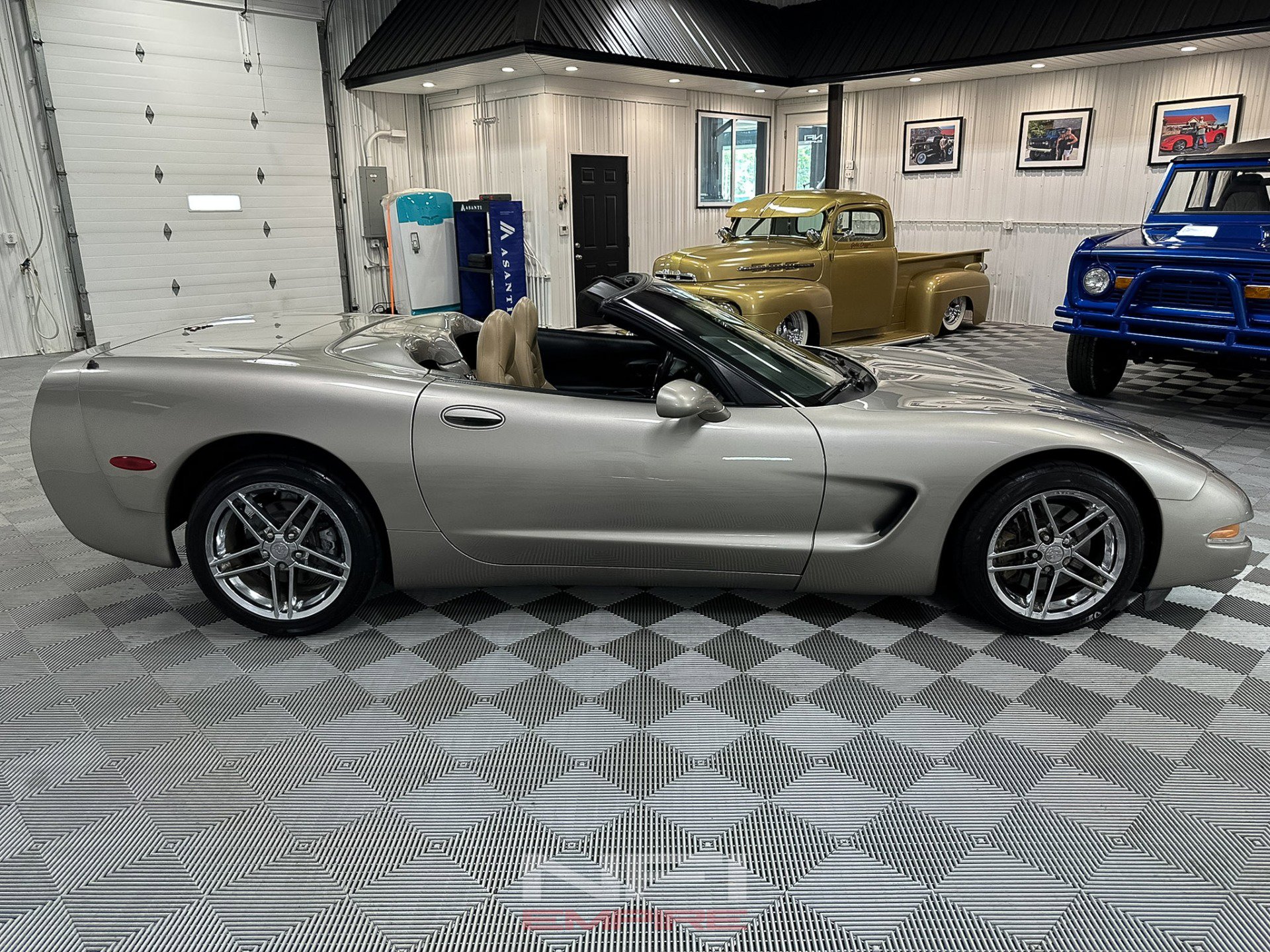 Used 2000 Chevrolet Corvette Convertible 2D w/ Memory Pkg image 12