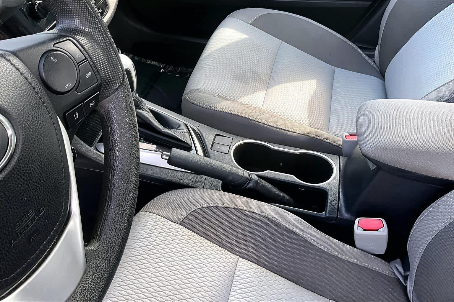 Used 2018 Toyota Corolla LE FWD image 16