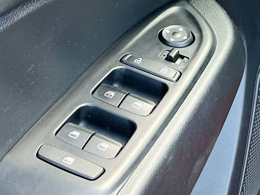 Used 2023 Hyundai Venue Limited w/ Cargo Package image 18