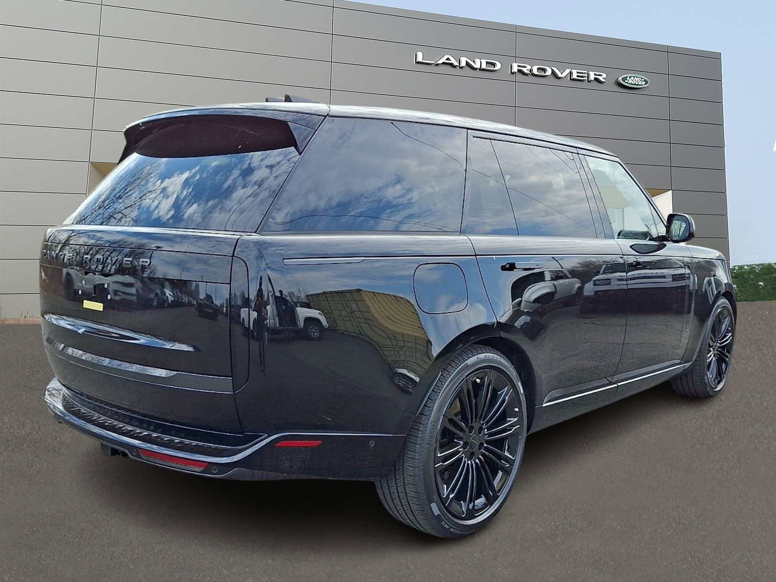 New 2026 Land Rover Range Rover Long Wheelbase SE image 2