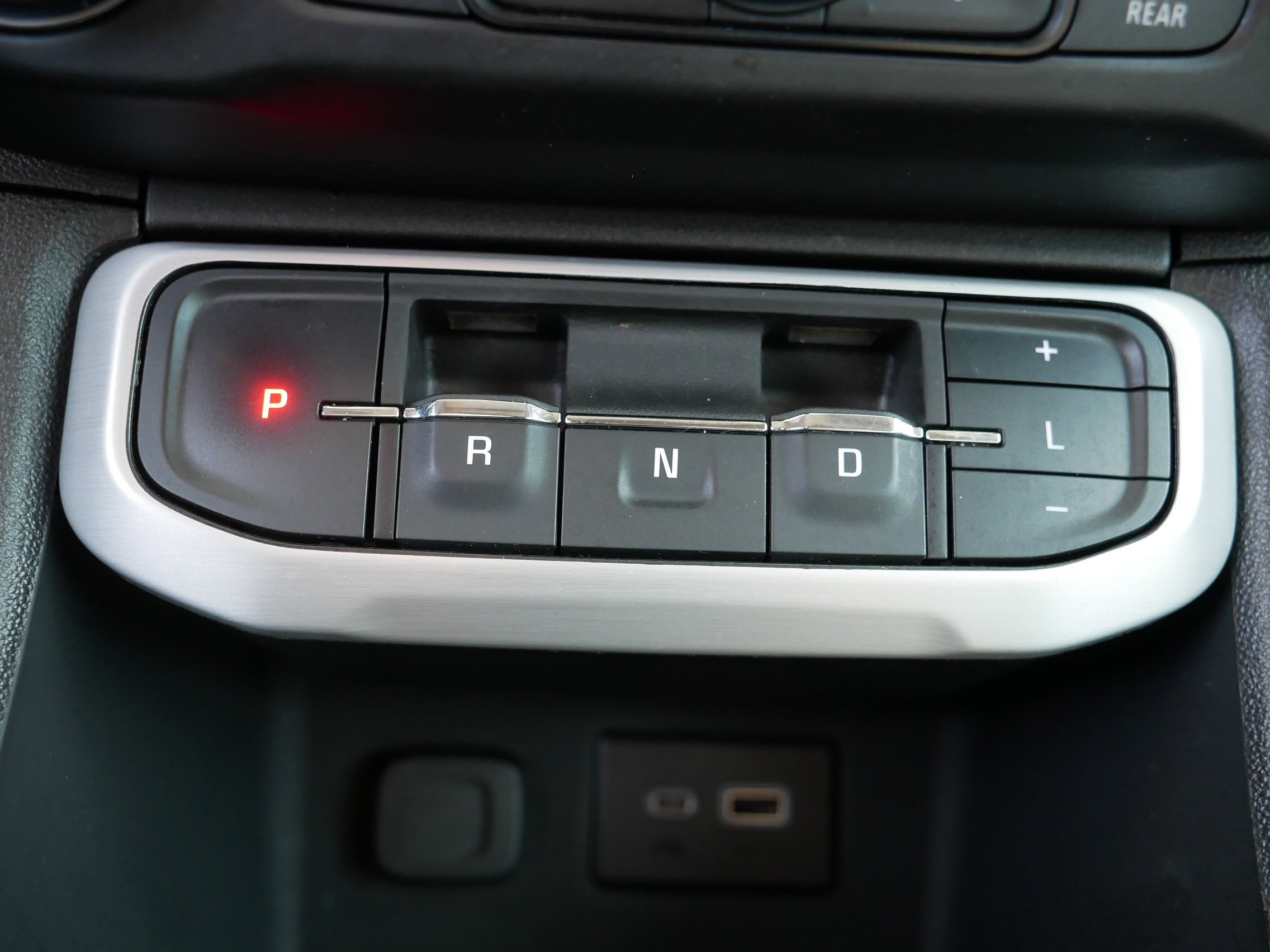 Used 2023 GMC Acadia SLE w/ Driver Convenience Package image 24