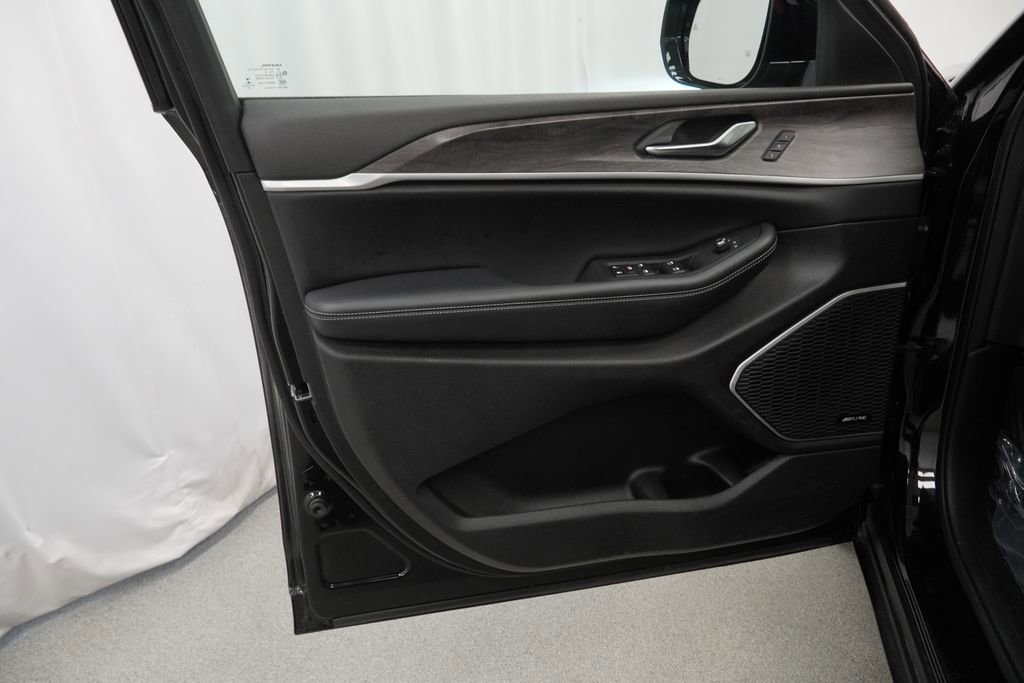 Used 2022 Jeep Grand Cherokee L Limited image 44