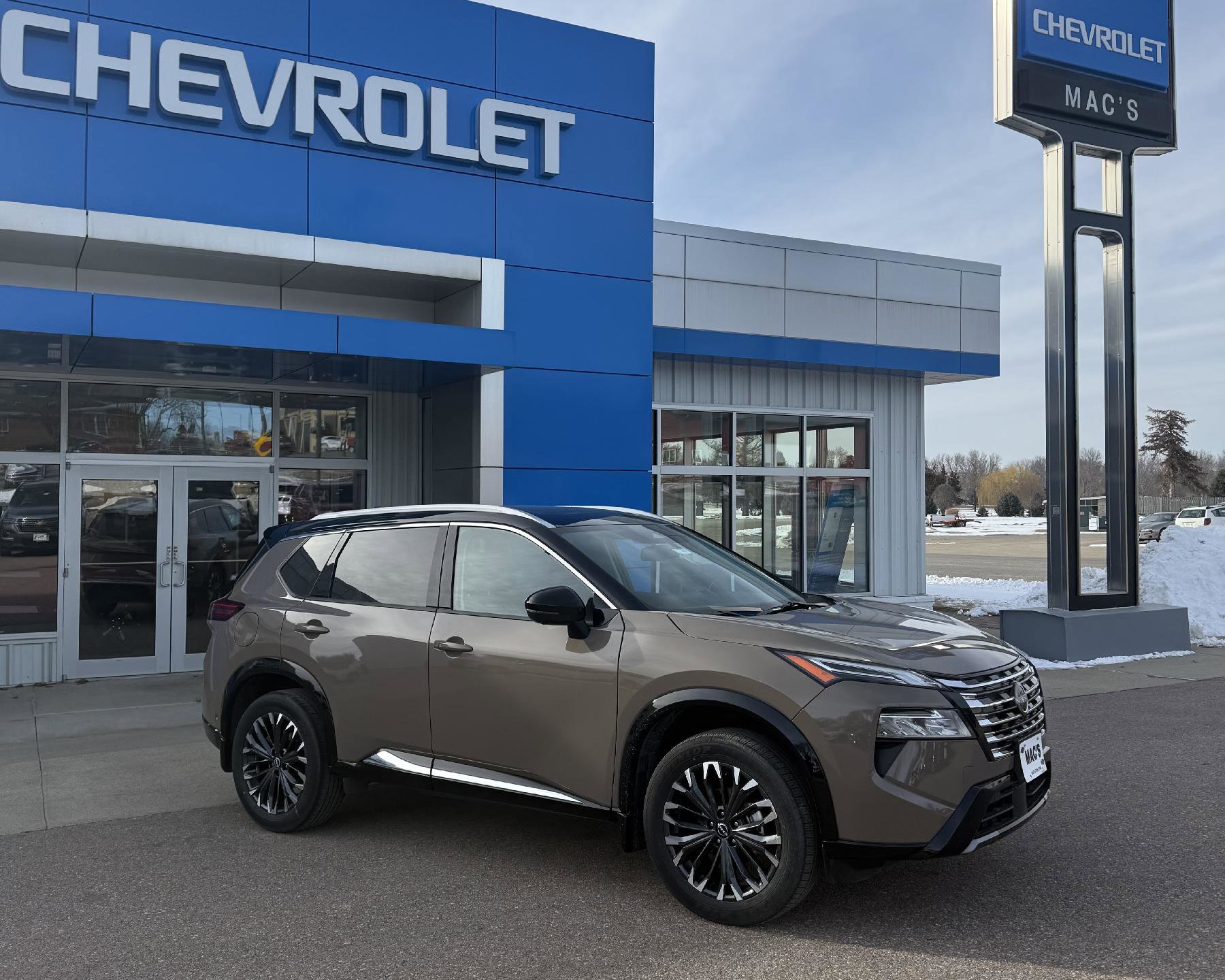 Used 2024 Nissan Rogue Platinum image 1