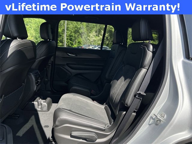 New 2025 Jeep Grand Cherokee L Laredo image 17