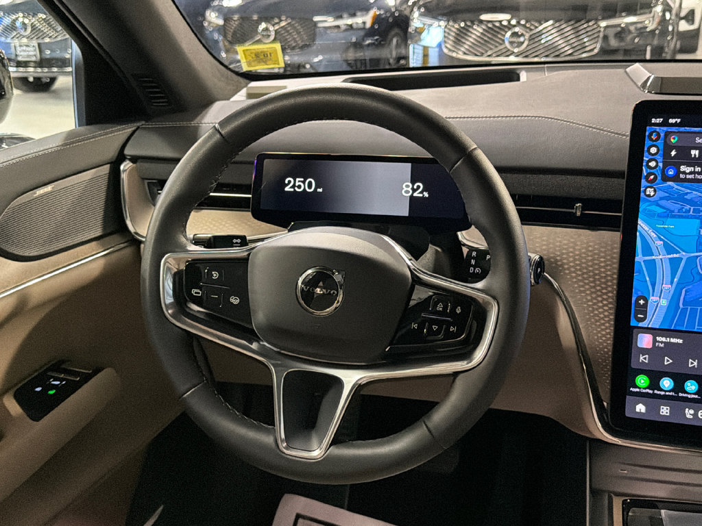 Certified 2025 Volvo EX90 Plus AWD/4WD image 24