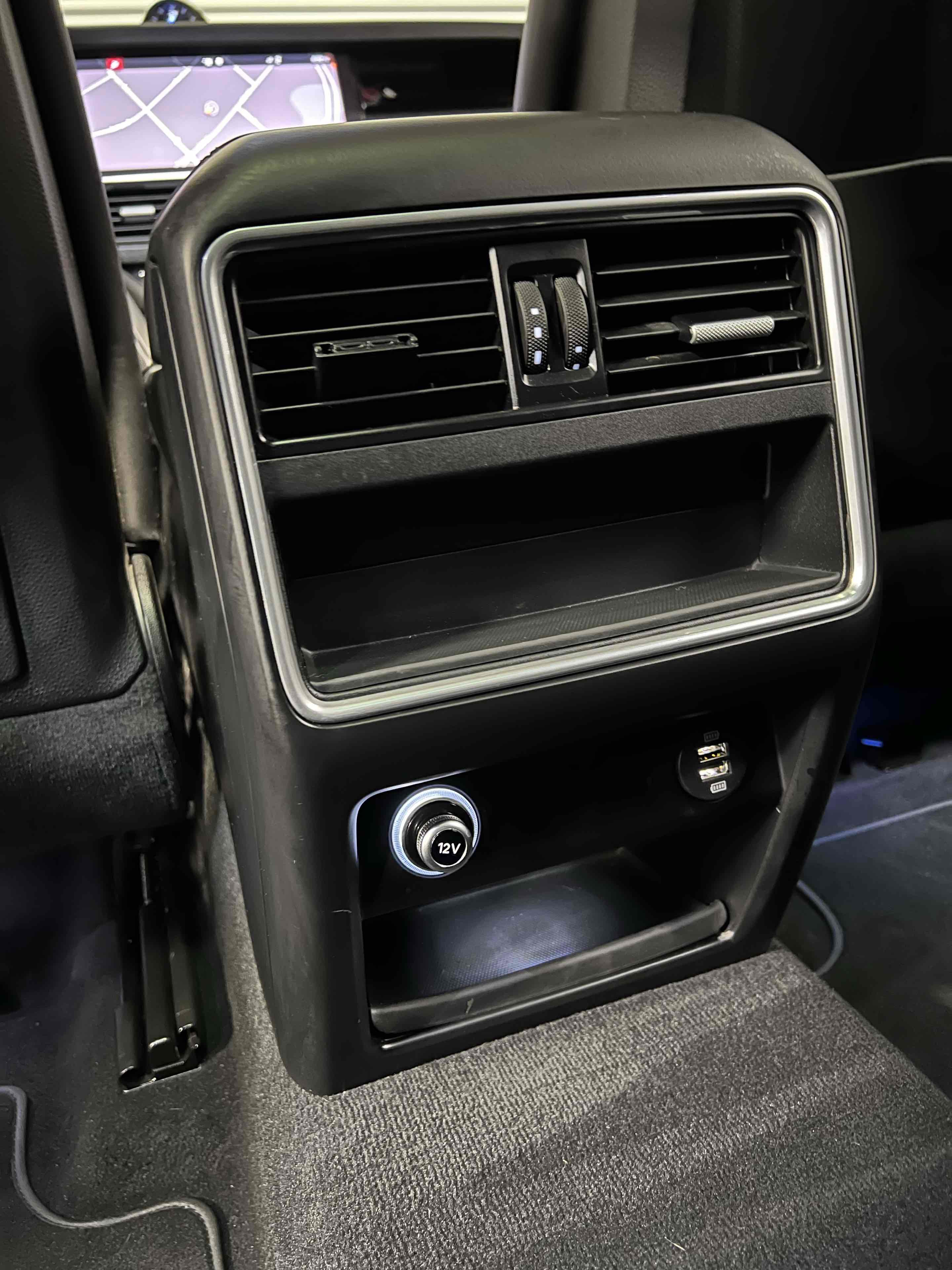 Used 2019 Porsche Cayenne w/ Premium Package AWD/4WD image 31