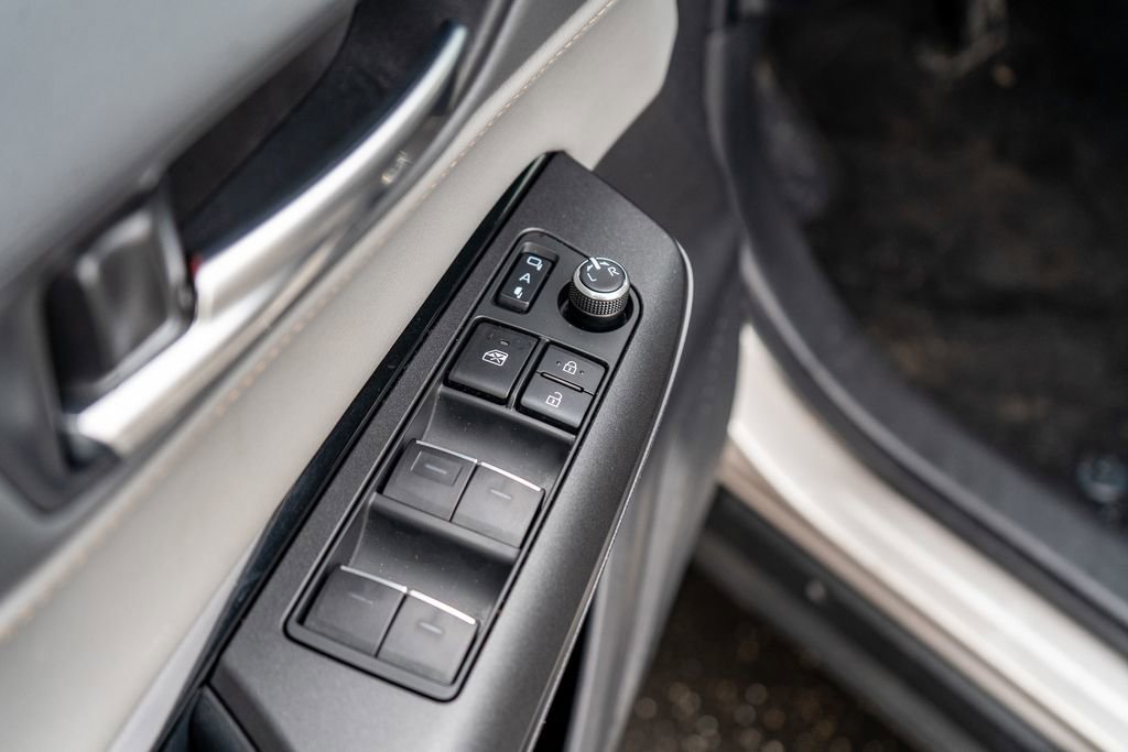 Certified 2024 Toyota Venza LE image 18