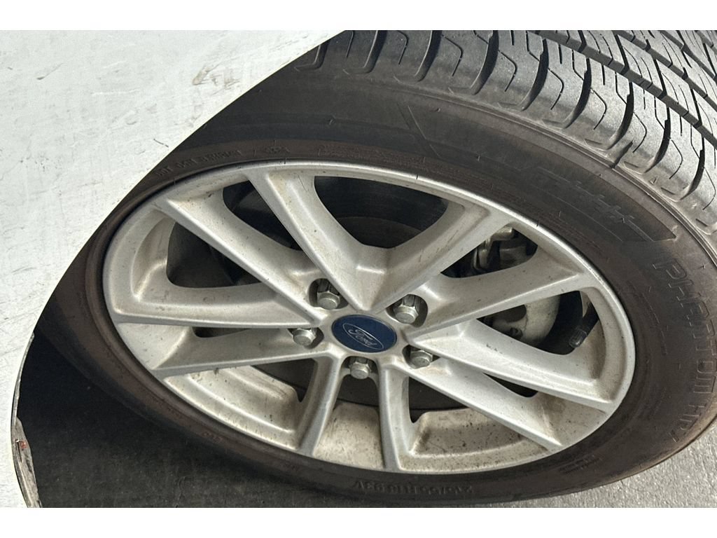 Used 2018 Ford Focus SE w/ Cold Weather Package FWD image 4