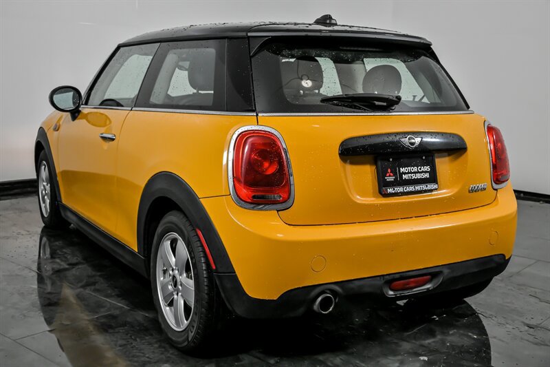 Used 2016 MINI Cooper 2-Door Hardtop image 8