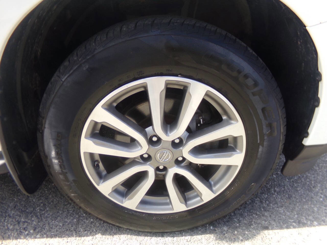 Used 2015 Nissan Pathfinder S AWD/4WD image 36