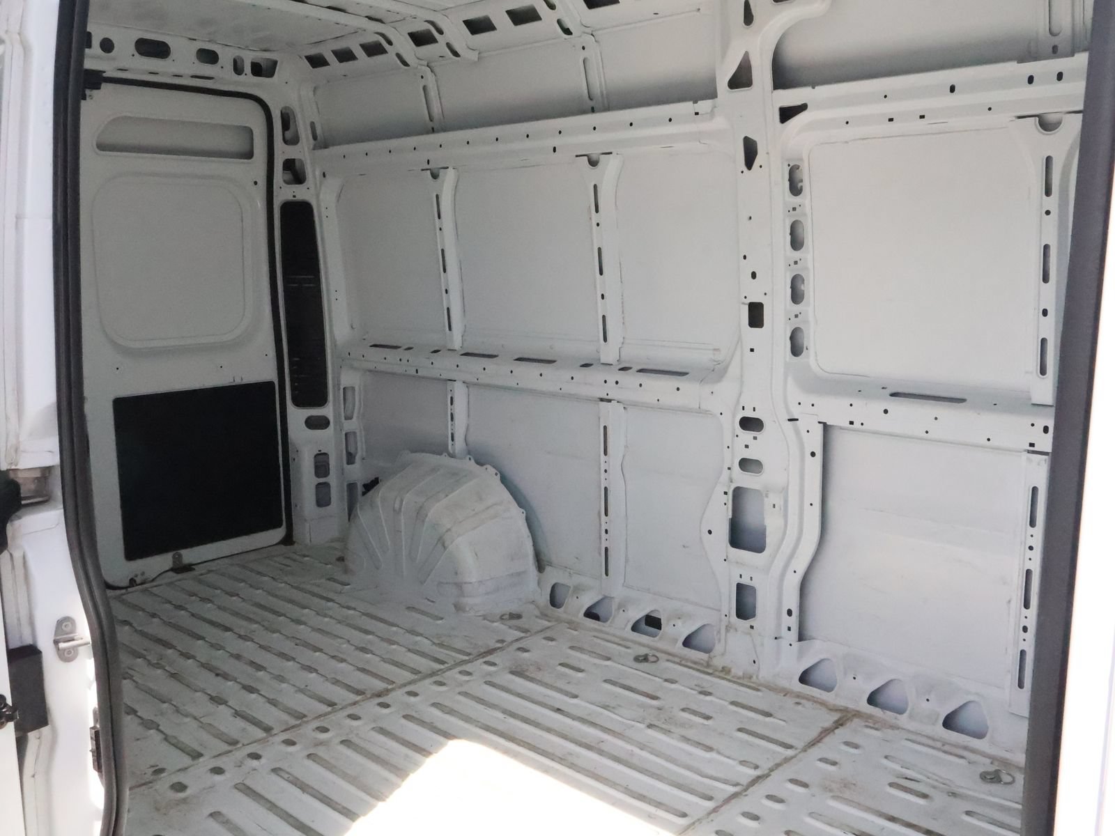 Used 2025 RAM ProMaster 2500 w/ Convenience Group FWD image 11