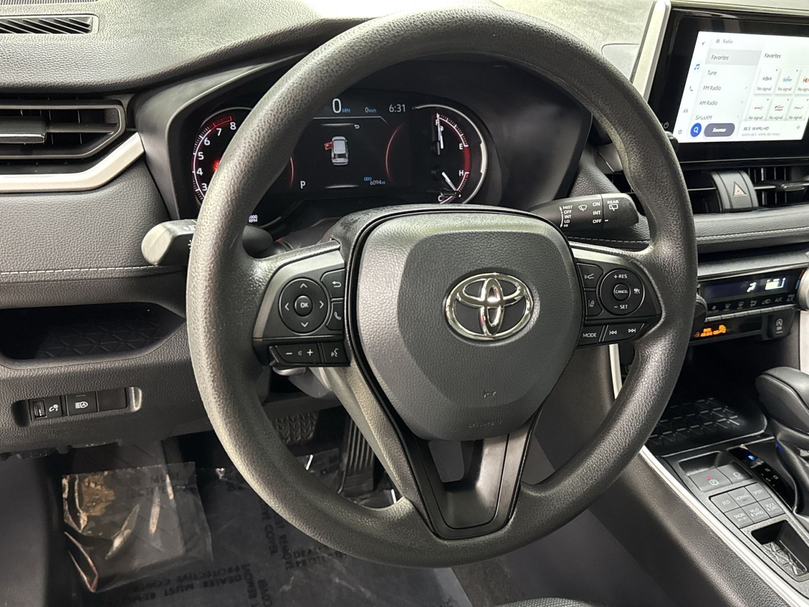 Used 2025 Toyota RAV4 LE AWD/4WD image 28