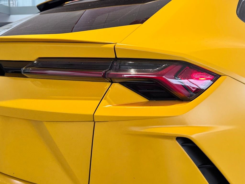 Used 2021 Lamborghini Urus image 19